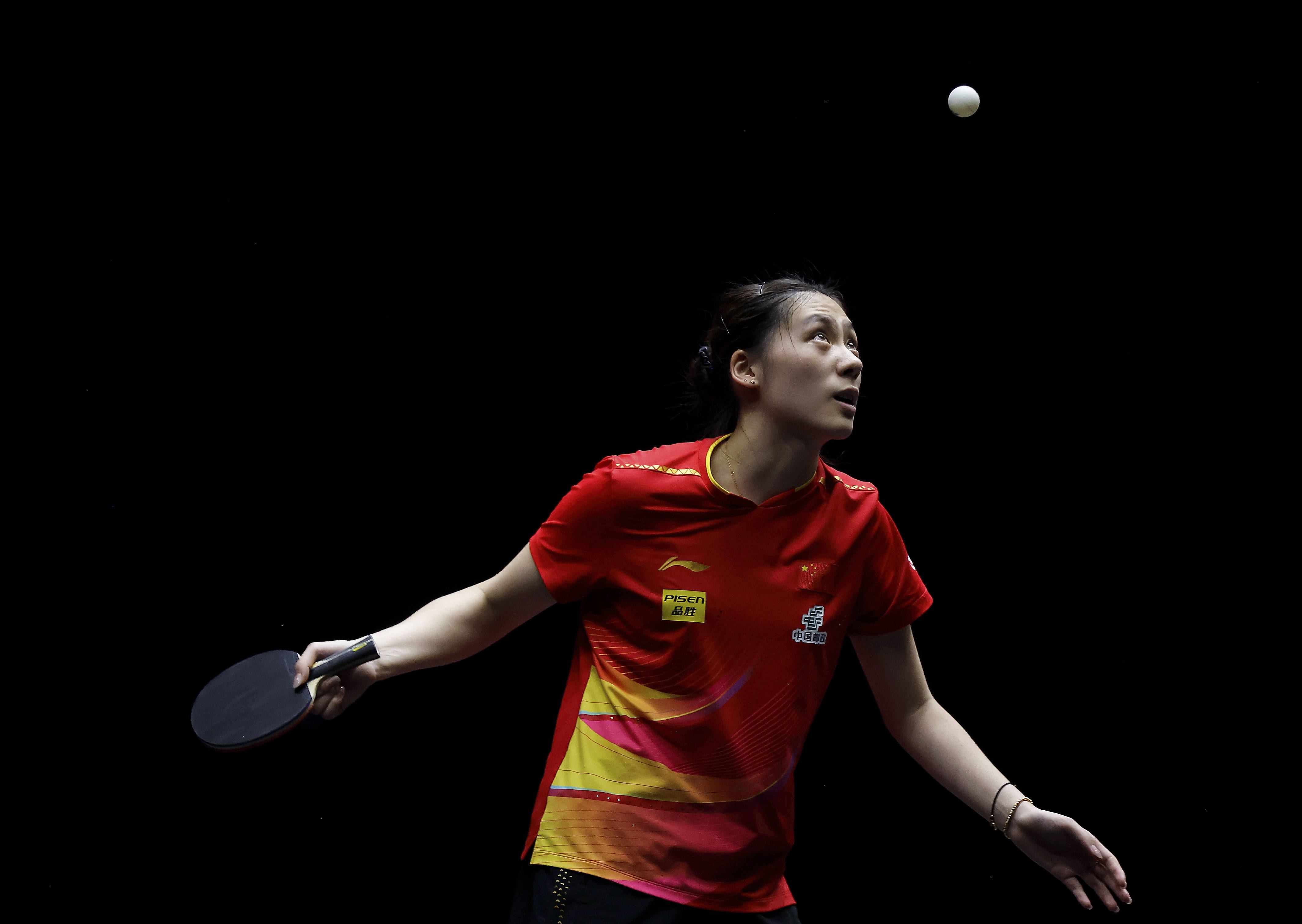 现上显得更 现上显得更