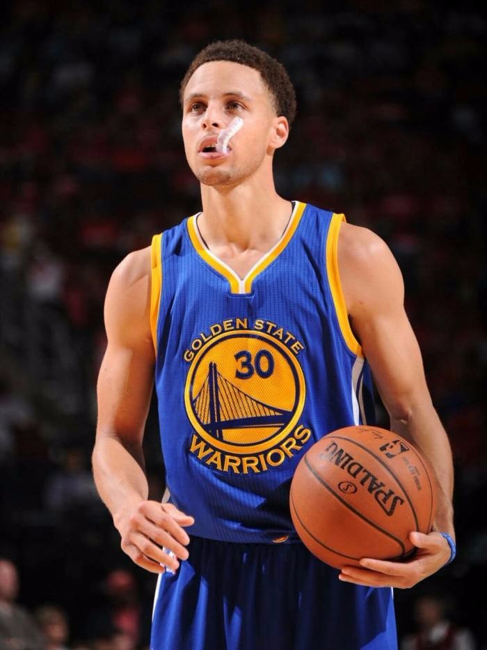 约克logo三分压哨绝杀广东！#鸿哥聊球＂